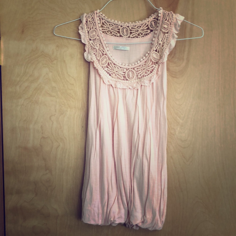 Detailed collar light peach tank